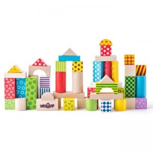 Woody 90906 Деревянные развивающие цветные кубики различных геометрических форм для построение (50шт.) в сортировочном ведре для детей от 1 года +